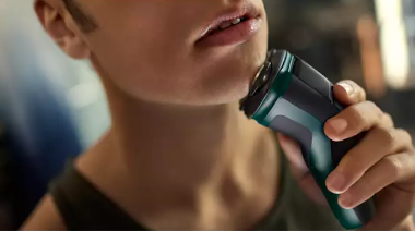  4D Flex Heads follow your face for a comfortable shave 